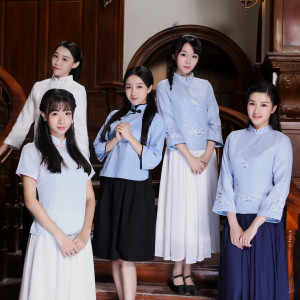 Listen to 醉花荫 (伴奏) song with lyrics from 七朵组合