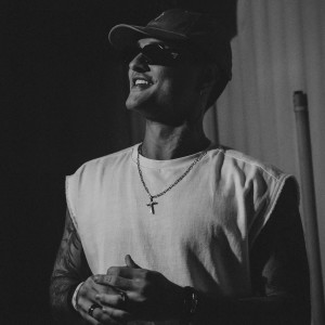 收聽Davi Kneip的Porque歌詞歌曲