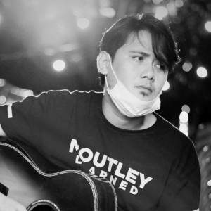 Dengarkan lagu Nyanda Tabalas nyanyian Vandick Mamonto dengan lirik