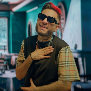 Listen to Ai ales gresit momentul song with lyrics from Nikolas