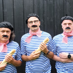 收聽Monsieur Baguette Trio的Je t'aime歌詞歌曲