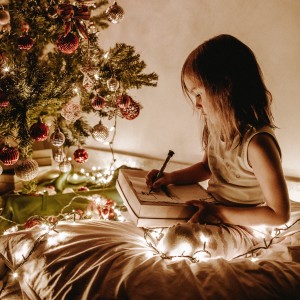 ดาวน์โหลดและฟังเพลง Måske Julemanden Kommer I År พร้อมเนื้อเพลงจาก Joy Isabel Magnus Lykke
