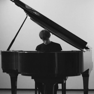 Listen to Ain't No Love song with lyrics from Jurrivh