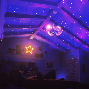 ดาวน์โหลดและฟังเพลง Purple Room พร้อมเนื้อเพลงจาก Usech