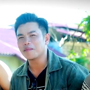 Listen to ລູກສາວຫຼ້າ (ลูกสาวหล้า) song with lyrics from Xaysavanh Lamse