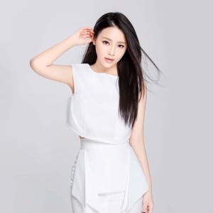 Listen to BB song with lyrics from Rainky Wei (蔚雨芯)