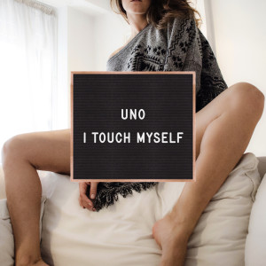 ดาวน์โหลดและฟังเพลง I Touch Myself พร้อมเนื้อเพลงจาก UNO