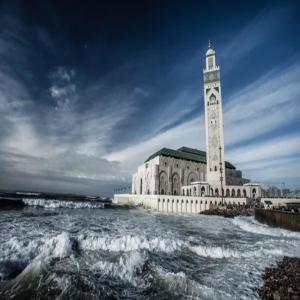 ดาวน์โหลดและฟังเพลง Casablanca พร้อมเนื้อเพลงจาก Frederic Pochauvin