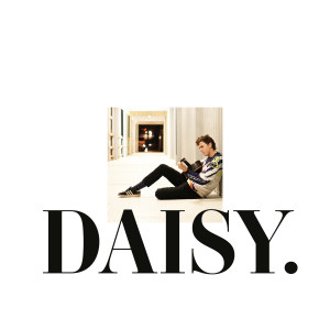 ดาวน์โหลดและฟังเพลง DAISY พร้อมเนื้อเพลงจาก Robbie Evison