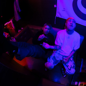 Listen to 抜道 (feat. 柊人) song with lyrics from Chouji