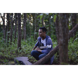 Dengarkan lagu Ku Berbahagia nyanyian Stiben dengan lirik