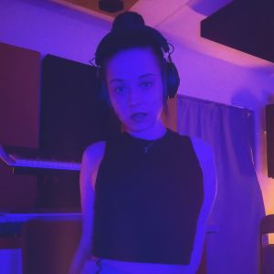 Listen to SIPPIN' ON MY JUICE song with lyrics from Marie