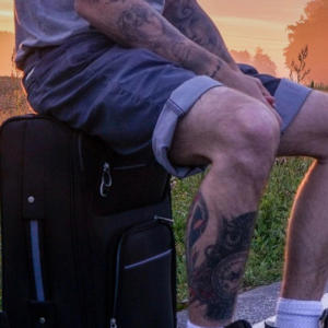 Tyler Durdin的專輯Lets see (feat. Steve mackey) (Explicit)