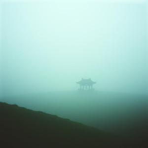 收听Carlos Eduardo的The Silk Robe on the Balcony歌词歌曲