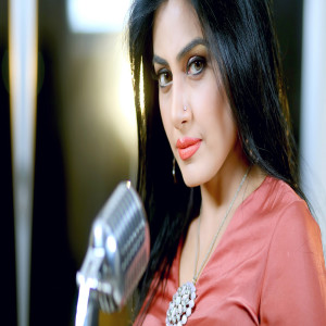 ดาวน์โหลดและฟังเพลง Rashke Qamar พร้อมเนื้อเพลงจาก Fadia Shaboroz