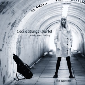 ดาวน์โหลดและฟังเพลง Between Blue and Green พร้อมเนื้อเพลงจาก Cecilie Strange