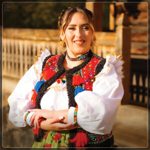 收聽Ionut Lucian的Mândruț Dragoste Cu Foc歌詞歌曲