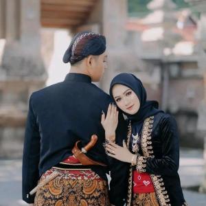 Listen to Rogo Samboyo Putro Kebelet (Explicit) song with lyrics from Seni jaranan