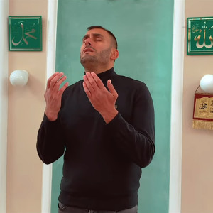 ดาวน์โหลดและฟังเพลง Muaji Meshires พร้อมเนื้อเพลงจาก Armend Makica