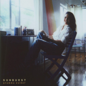 ดาวน์โหลดและฟังเพลง Sunburst พร้อมเนื้อเพลงจาก Gramma Esther