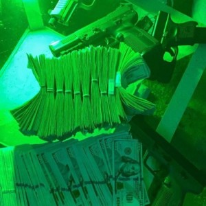 收聽BuntaSparks的AWW MAN (Explicit)歌詞歌曲