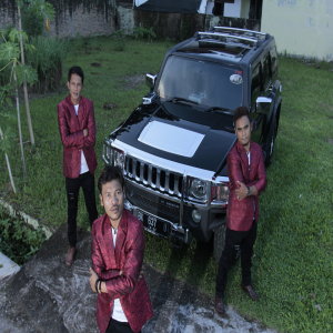 Listen to 1000 Taon song with lyrics from De'fama Trio