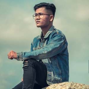 收听Roby Januarta的Sakitnya Diselingkuhi歌词歌曲