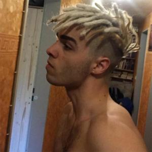 Dengarkan lagu I hope you hate me nyanyian Zuyc dengan lirik