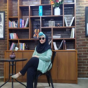 Listen to Bulan Ramadhan song with lyrics from Granada