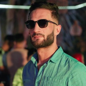 DJ Moulay的专辑Mzayrin Mani