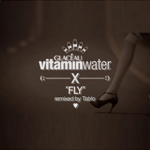 Dengarkan FLY lagu dari TABLO dengan lirik