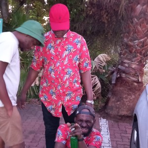 Kamahumba的專輯moja kamastan (feat. S phonique & spider moja moja) [Mantshingilane instrumental]