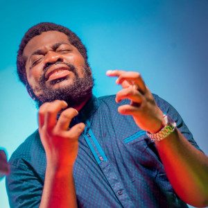 Listen to Ata na pasi nakosimba kombo na yesu (Ao Vivo) song with lyrics from Emmanuel Musongo