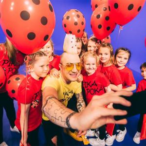 收聽Poskočni Muzikanti的Pika poka歌詞歌曲