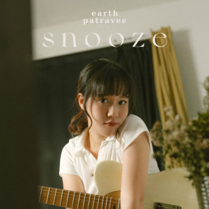 ดาวน์โหลดและฟังเพลง Snooze พร้อมเนื้อเพลงจาก Earth Patravee