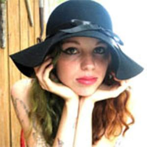 ดาวน์โหลดและฟังเพลง Daisy พร้อมเนื้อเพลงจาก Sierra Dawn