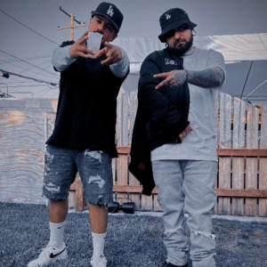 收聽Dual Persona的Chasing Dreams (feat. IMG) (Explicit)歌詞歌曲