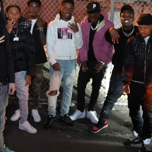 Dengarkan Monkey In The Middle (Explicit) lagu dari JLR Delly dengan lirik