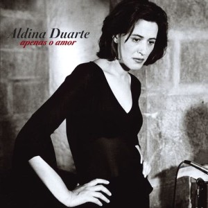 收聽Aldina Duarte的Quase Lembrança歌詞歌曲