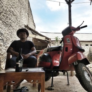 Dengarkan Pembeda lagu dari Tyasbh dengan lirik
