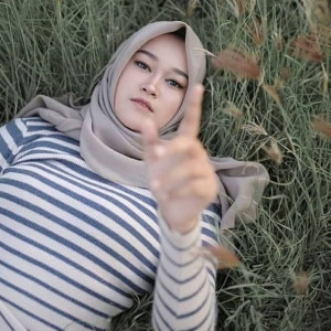 Dengarkan lagu Menuju Bahagia nyanyian It's Me dengan lirik