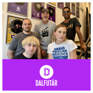 收聽Dalfutár的Kicsi a világ (Dalfutár10)歌詞歌曲