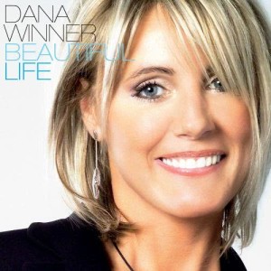 ดาวน์โหลดและฟังเพลง Je Pense A Toi พร้อมเนื้อเพลงจาก Dana Winner