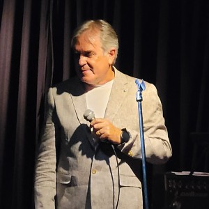 ดาวน์โหลดและฟังเพลง Amarte Asi พร้อมเนื้อเพลงจาก A. de Jo.Vi.  ( Volumen 2)