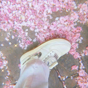 Dengarkan Nun 2 Me (Explicit) lagu dari Tlive dengan lirik