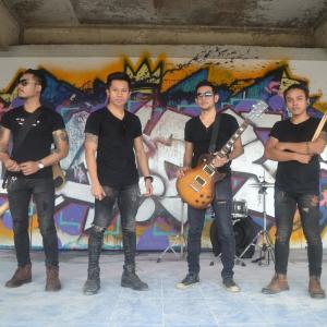 Dengarkan เรื่องดีที่ขอจำ lagu dari Instead dengan lirik