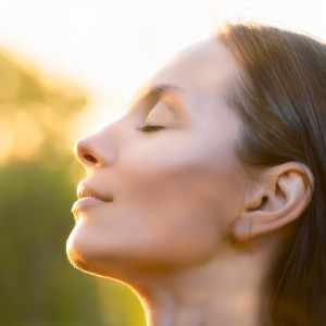 ดาวน์โหลดและฟังเพลง Música Tranquila Que Reconforta Suavemente พร้อมเนื้อเพลงจาก Movimientos Binaurales