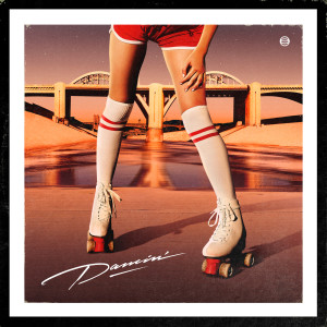ดาวน์โหลดและฟังเพลง Dancin' พร้อมเนื้อเพลงจาก Neon Valley