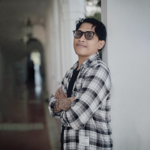 ดาวน์โหลดและฟังเพลง Berharap พร้อมเนื้อเพลงจาก Pompi