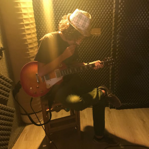 Dengarkan Gerry Track lagu dari Gerry dengan lirik
